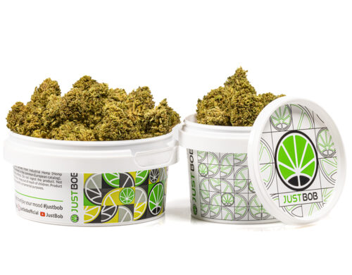 Tarro con cogollos de cannabis cbd melon kush
