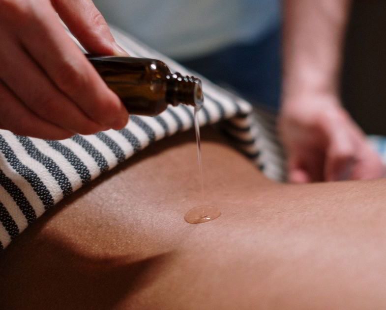 Aceite de cáñamo y propiedades cosméticas para el cuerpo.