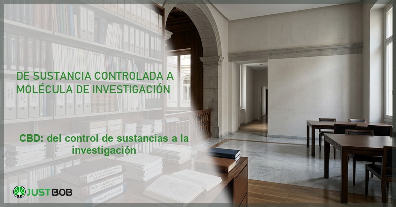 Sala de archivo regulatorio con estanterías de archivadores y libros sobre la mesa, banner del artículo de Justbob sobre la historia regulatoria del CBD