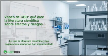 Laboratorio epidemiológico con monitor de datos EVALI y equipo analítico, banner del artículo de Justbob sobre el vapeo de CBD
