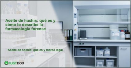Laboratorio de química forense con cromatógrafo HPLC y viales ámbar de muestras, banner del artículo de Justbob sobre aceite de hachís