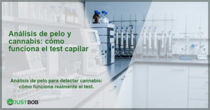 Laboratorio de toxicología forense con espectrómetro y equipos analíticos, banner del artículo de Justbob sobre el test capilar para detectar cannabis